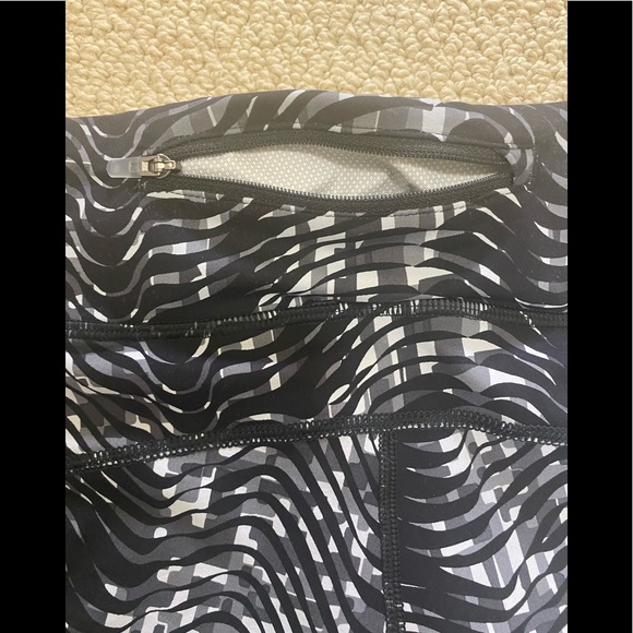 Nike Running Dri Fit Shorts Women’s Large - Picture 5 of 6